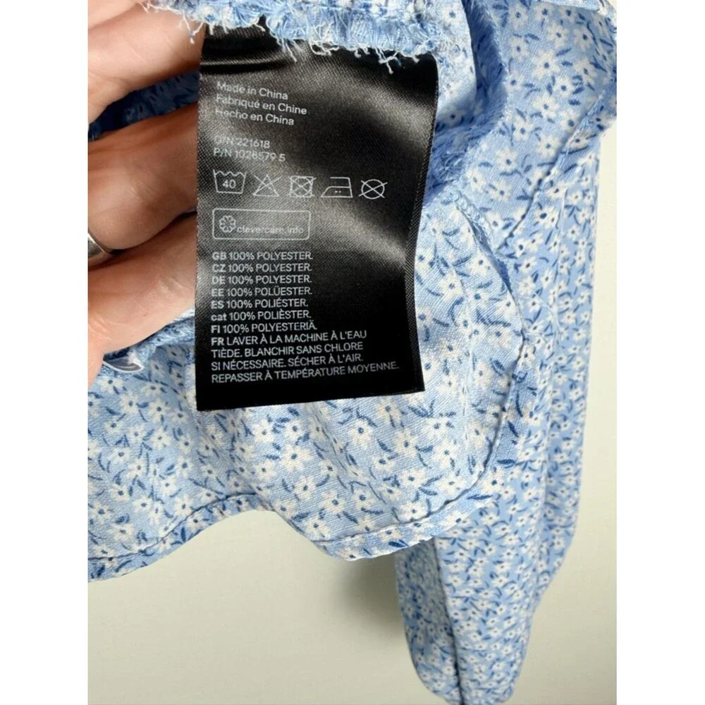 H&M Blue Ditsy Floral Ruched Tie Front Crop Top Smocked Back Coquette Small Boho